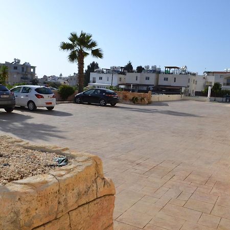Sun Island Apartments Paphos Buitenkant foto