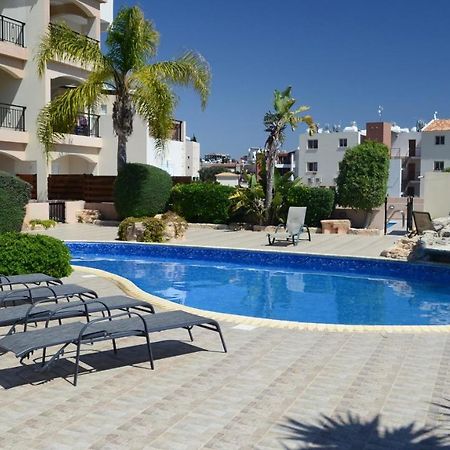 Sun Island Apartments Paphos Buitenkant foto