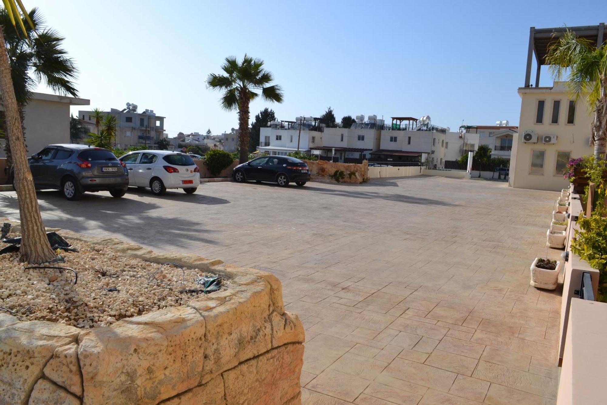 Sun Island Apartments Paphos Buitenkant foto
