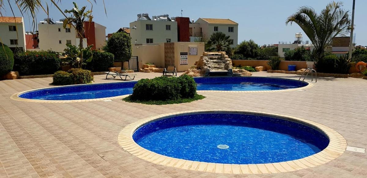 Sun Island Apartments Paphos Buitenkant foto
