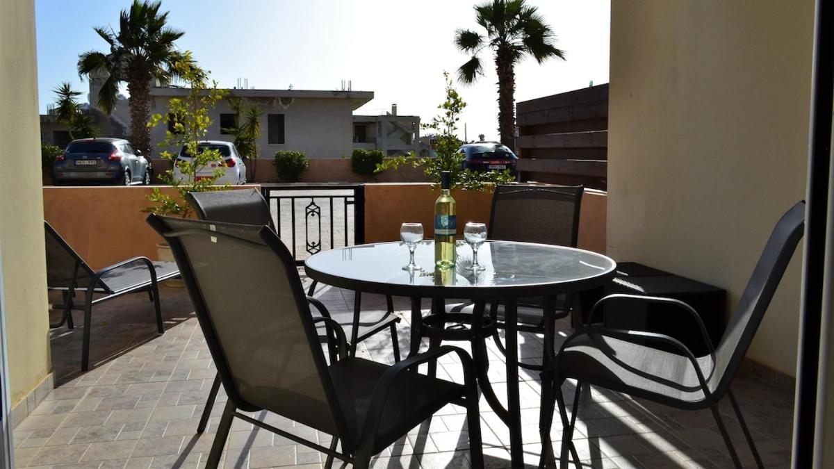 Sun Island Apartments Paphos Buitenkant foto