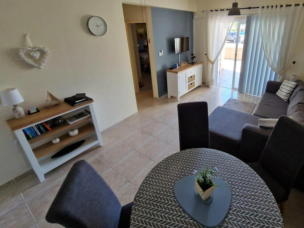 Sun Island Apartments Paphos Buitenkant foto